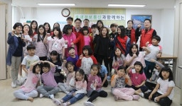 486통신&구슬아이 | 롯데정보통신 샤롯데봉사단 방문에 아이들 얼굴 활짝