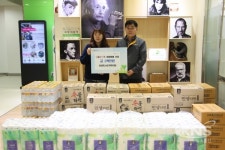 오남칠 이마트24 인계자이점 대표, 수원시 다문화가정에 2400만 원 상당 생필품 후원