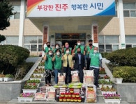 금산군행정동우회 앞 | 진주 금산면 새마을협의회·부녀회 사랑의 쌀 기탁