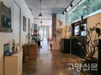 따뜻한 온기와 출판도시 역사 품은 1호 북카페
