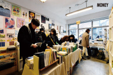 SPECIAL ‘사랑방 같은 책방’을 지키는 사람들