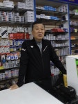 다이소 부산정관신도지점 앞 | "다이소 무섭지, 그래도 셔터는 올려야지"...경성대 앞 드림디포 사장님의 43년