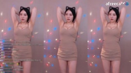 '제로투 댄스'에 앞서 겨드랑이 상태부터 점검한 아프리카TV 여캠의 센스