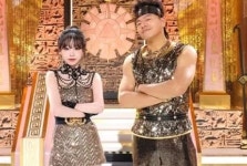 '하입보이' 이어 르세라핌 안무까지 완벽 소화한 JYP 박진영