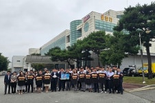 훌랄라참숯그릴이천안흥 | 훌랄라 김병갑 회장, 임흥세 남수단 축구 국가대표팀 감독 통해 물품 후원