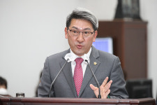 뜬구름1민박 | "제주서의 트램? 현실과 안 맞아, 뜬구름 잡는 이야기"