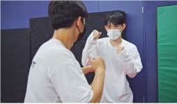 주식회사 지티지이지스엔터 | 래퍼 지플랫, 경기도주식회사 웹드라마 '딜리버리' 출연…(여자)아이들 미연과 액션 호흡