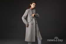 제이비인터서비스 | 패션위크에서 두각 보인 디자이너에게 기금 전달한 현대홈쇼핑 ‘J BY’