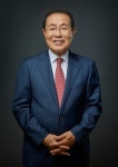 오엠헬스앤드뷰티 | 콜마그룹, 화장품 ODM업계 최초 대기업 진입… '글로벌 뷰티헬스케어 플랫폼' 위상↑