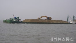 목포해경, 모래 과적 운항한 충남선적 운반선 적발