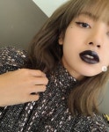 블랙핑크 리사, 다크한 블랙립도 완벽하게 소화하는 인형같은 미모
