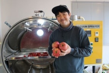 농업회사법인알쎄븐(주)산수골스테비아 | 진지한 과일, 스테비아 진공 침투기기 개발 "고당도 과일 출시 기대"