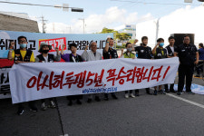 아라마크(주)에이지씨화인테크노한국 | "금속 깃발 들고 아사히공장에 당당히 들어가겠다"