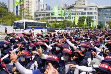 중부펌프카진성건설기계 | 펌프카노동자들, "건설현장 불법행위 물량도급 철폐하라"