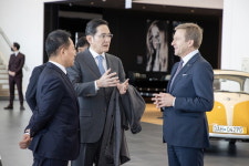 이재용 회장, BMW 회장 만나 "전기차 배터리 수급 등 협력 강화"
