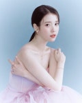 아이유, 제이에스티나 '클로비아'로 전하는 핑크빛 고백