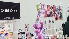 동인기업사(1종) | 수원 코믹월드, T.T.STAR로 물들인 '니케' 풍경