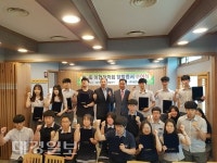 (주)이현임업 | 2018년 제3회 이현장학회 장학증서 수여