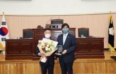 유안침장 | 구리시의회 박석윤 운영위원장, '경기도 시·군의회 의장협의회 의정활동 최우수 의원' 선정