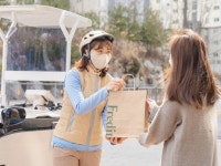 Y-logistics(한국야쿠르트) | hy의 물류 혁신···'야쿠르트 아줌마'가 칫솔, 신용카드까지 배송
