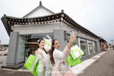 씨제이올리브영(주) 경주황남점 | CJ올리브영, 경주 황리단길에 한옥 매장 오픈...지역상생 도모