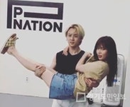 이던, 연인 현아 번쩍 안고 힘자랑? "여전히 달달해"