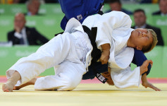 Rio 2016: Judoka Jeong Bo-kyeong wins silver for S. Korea's first medal in Rio