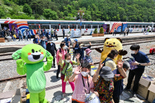 정선아리랑 열차 A-Train 운행 재개, 간이역마다 다채로운 이벤트 펼치며 관광객 맞아