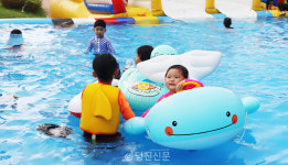 보름달타코야끼핫도그떡볶이탕후루구슬아이스크림 | 무더위 잊게 만든 시원한 합덕 연호 물 축제