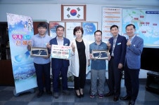 진해양화종합상사 | 신태양상사, 진해구에 사랑의 운동화 40켤레 기탁