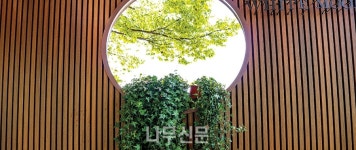월드특수종합목재 주식회사(1종) | 다양한 건축물에 점유율 높여가는 합성목재