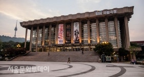 문체부 국립문화예술시설 휴관 추가 연장, 공연업계 지원책 마련