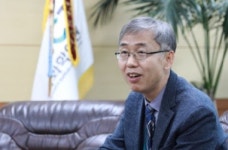 "케미포비아 줄이겠다" 화학 대중화 선언한 김성수 화학연 원장 …