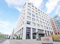 아워홈두산공작기계주 | 아워홈 공장서 직원 기계에 목 끼임 사고...이영표 사장 사고발생 3일후 사과