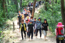 볼빅원주단구 | 원주 단구공원 둘레길 맨발 걷기 축제 성황…시민 자연속 활력 충전