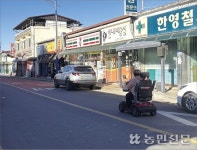 고령자동차용품.빵구 | 차에 치이고 농로 빠지고…고령층 전동 이동보조기구 ‘아슬아슬’