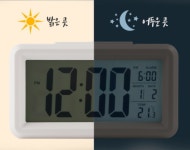 소형 디지털 탁상 건전지 무선 무소음 스마트 심플 알람 LCD 야광 테이블 백라이트 시계 : 비전2020