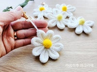 데이지 키링 : 라곰하루 마크라메