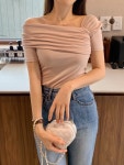 여성 투웨이 오프숄더 드레이핑 셔링 반팔 티셔츠 3color (핑크, 베이지, 블랙) : 클로채