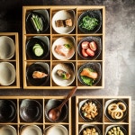 라월세라믹 | 우드 반찬 트레이 나무 세라믹 상자 9칸 플레이팅 9구 다과 구절판 고바찌 통나무 포함 4인치 접시 섣달 : 비에임드