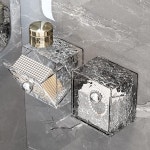 엔디컴 | 욕실 벽걸이 플립 보관함, 화장품 코튼 헤어 밴드 립스틱 상자, 세면 용품 보관 선반 : 마이컴포트홈