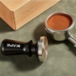 이케이 커피 서비스 컴퍼니(EK Coffee Sevice Company) | IKAPE V3 45mm/49mm 에스프레소 탬퍼 프리미엄 바리스타 커피 보정된 장착 스테인레스 스틸 베이스 : 아파트컴퍼니