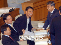 국회 등원한 유시민의원