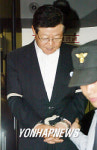 서울지법에 도착한 이근영씨