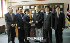 장학금 기탁한 김영주 교수