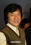 내한한 영화배우 성룡