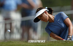 벙커샷하는 박지은