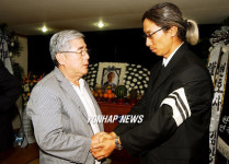 고 김진해씨 빈소 찾은 동료 탤런트