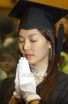 합장하는 탤런트 김소연