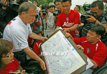 아드보카트 감독님 우리의 염원을 담았습니다